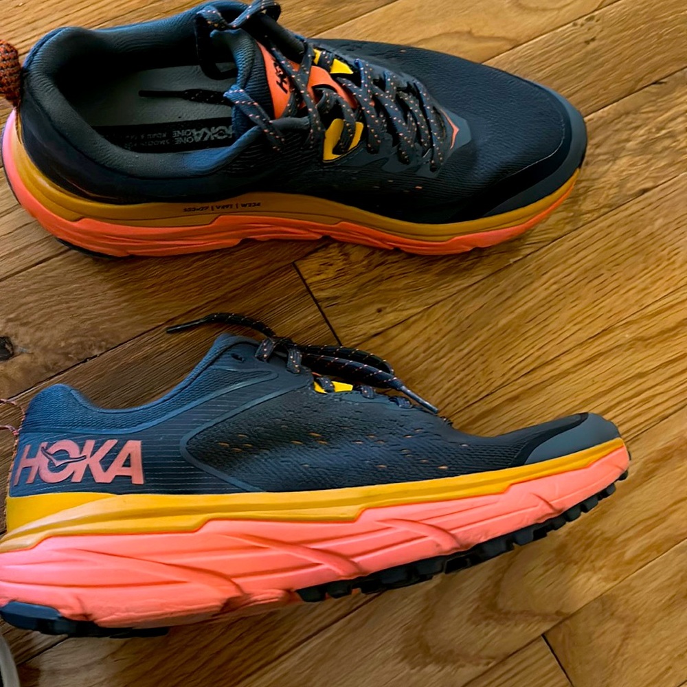 Hoka Challenger women’s size 9